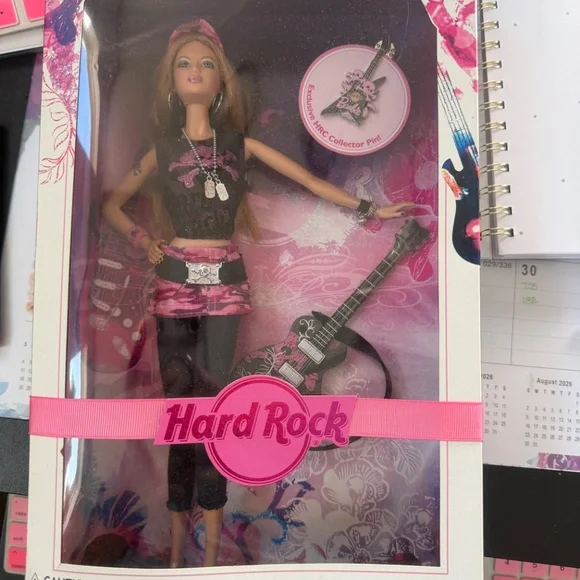 Hard Rock Cafe Pink Label Barbie - Picture 3 of 5